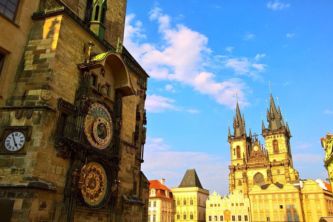 2:5-Hour Walking Tour of Old Town Prague with Boat Ride - Meeting Point and Group Size