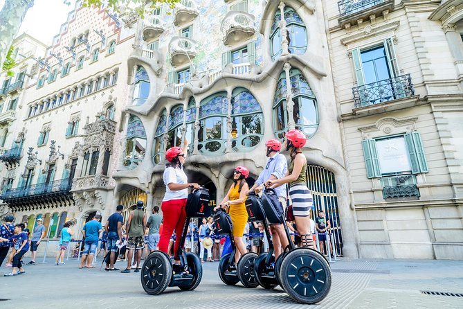 2,5h Gaudí's Works Segway Tour - The Stops at Iconic Monuments and Parks