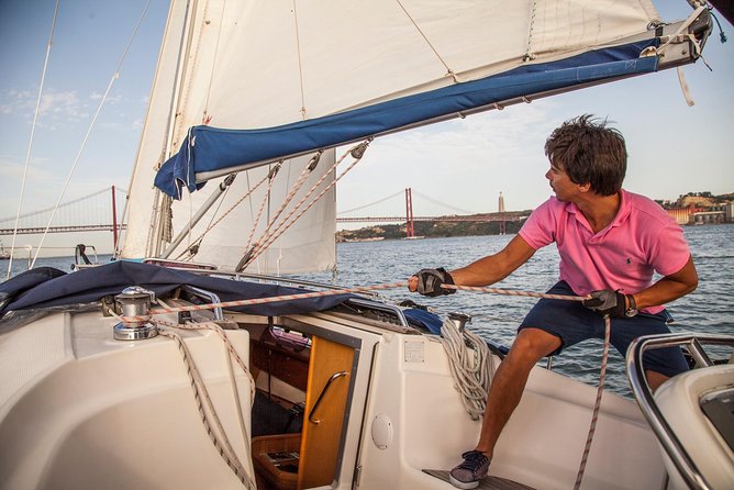 2,5h Lisbon Sunset Sail with Drinks and Snacks - Drinks, Snacks, and a Relaxed Atmosphere