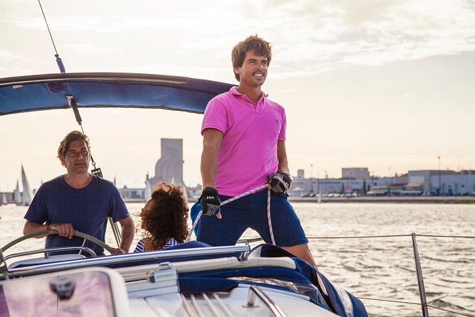 2,5h Lisbon Sunset Sail with Drinks and Snacks - The Experience of a Skilled Skipper