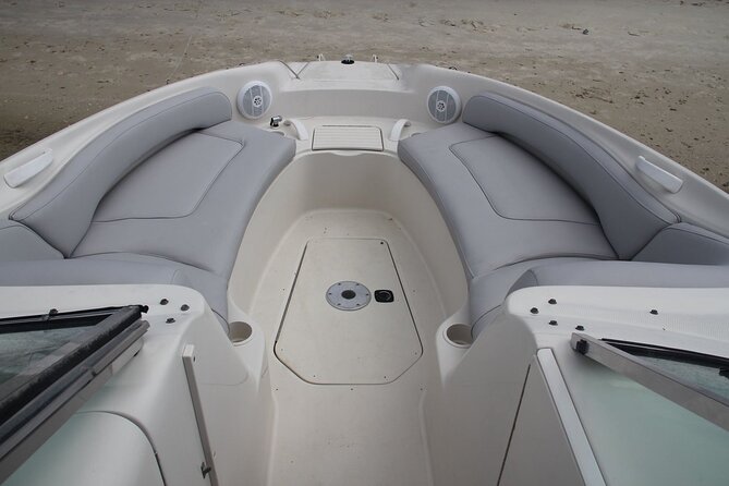 26 Ft Boat, Miami Bay Tour for 2 or 4 hours. 10 people - Explore Miami’s Coastline on a Private 26 Ft Boat with Custom Routes