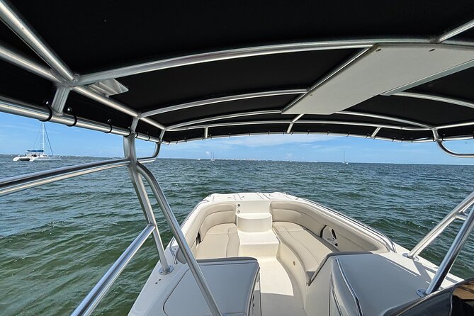 27ft Miami Catamaran for Groups and Parties - Flexibility and Practical Details