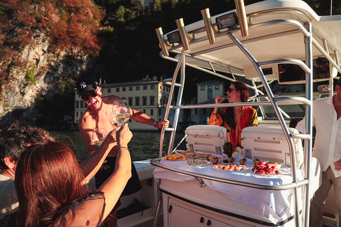 2H Hour Private Cruise on Lake Como by Motorboat 10 PAX - Pass by the Luxurious Villa d’Este and Moltrasio