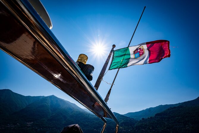 2H Private Cruise on a beautiful wooden speedboat on Lake Como - The Experience of a Prosecco Toast