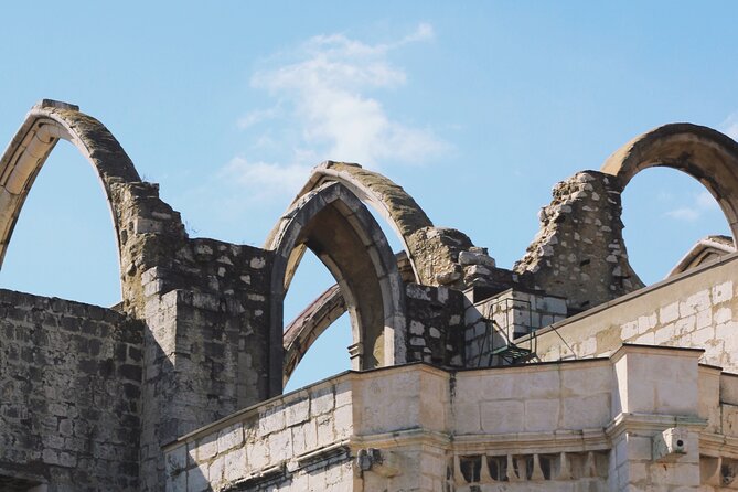 2H Private Lisbon Sightseeing Tour with TukTuk - Miradouro Das Portas Do Sol: A Winding View Over Alfama