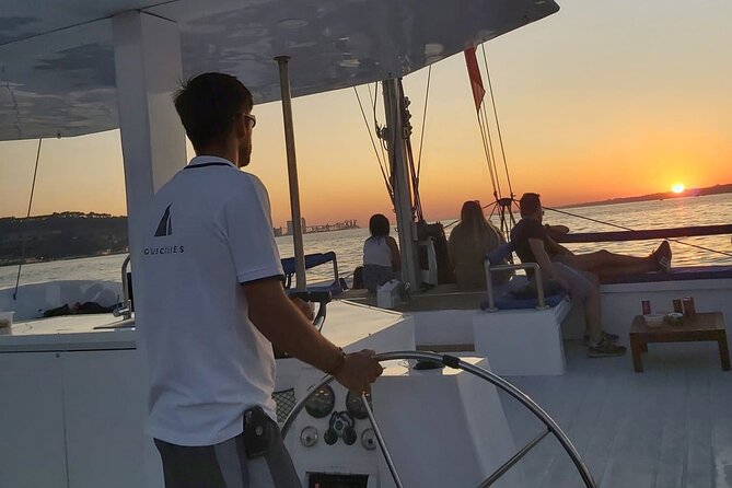 2H Private Sailing Catamaran "Vertigo" Tour in Lisbon up to 18pax - Crew and Service: Friendly and Professional