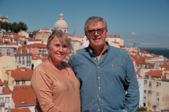 2H - Private Tour in Lisbon by Tuk-Tuk (Fluent French) - Enjoying Panoramic Views from Miradouro Das Portas Do Sol
