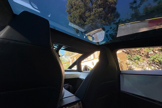 2Hr Hollywood Sign Tour AI powered driving tour - Iconic Landmarks: Hollywood Sign and Capitol Records Building