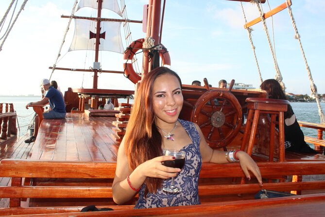 2x1 Romantic Columbus Dinner on the Lagoon aboard Spanish Galleon - Scenic Views of Cancun’s Lagoon and Beaches