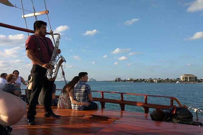 2x1 Romantic Columbus Dinner on the Lagoon aboard Spanish Galleon - Why Choose the Columbus Dinner Cruise?