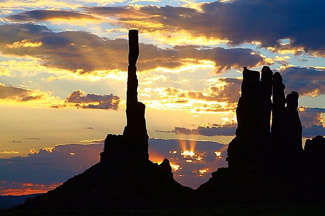 3.0 Hours of Monument Valley's Sunrise or Sunset 4×4 Tour - The Scenic Value of Artists Point and North Window Overlook