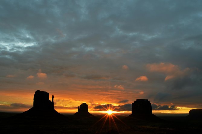 3.0 Hours of Monument Valley's Sunrise or Sunset 4×4 Tour - The Best Time: Sunrise or Sunset for Spectacular Lighting