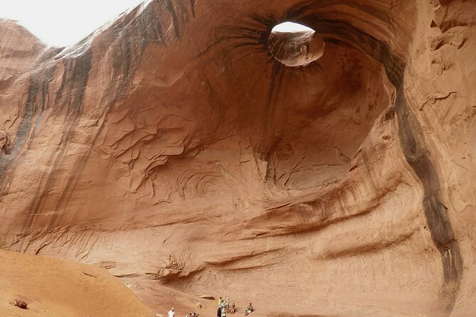 3.5 Hours of Monument Valley's Cultural 4×4 Tour - The Natural Wonders: Sun’s Eye Arch, Big Hogan, and Ear of the Wind