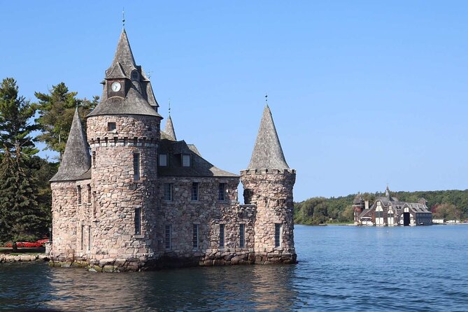 3 Day and 2 Night Tour: Toronto, 1000 Islands, and Niagara Falls - Visiting Niagara Falls and Its Attractions