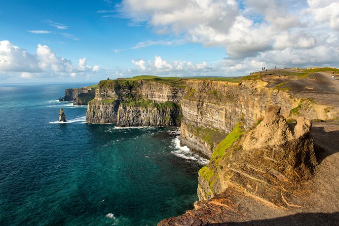 3-Day Blarney Castle, Ring of Kerry, & Cliffs of Moher Rail tour - Accommodations and Breakfasts in Killarney