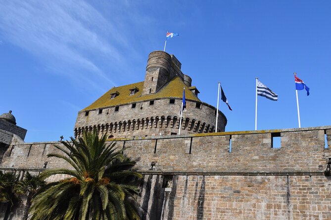 3-Day Private Normandy, Brittany, 3 Loire Castles Guided trip - Logistics: Transportation, Accommodation, and Group Size