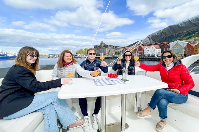 3 h private yacht-cruise around Bergen - Enjoying Snacks, Refreshments, and Views from the Flybridge