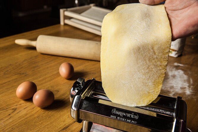 3 Hour Cooking Class: Homemade Pasta and Tiramisu in Venice - Accessibility and Group Size