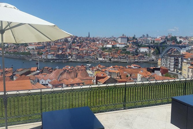3-Hour Guided Walking Tour of Porto - The Guide’s Expertise and Review Highlights