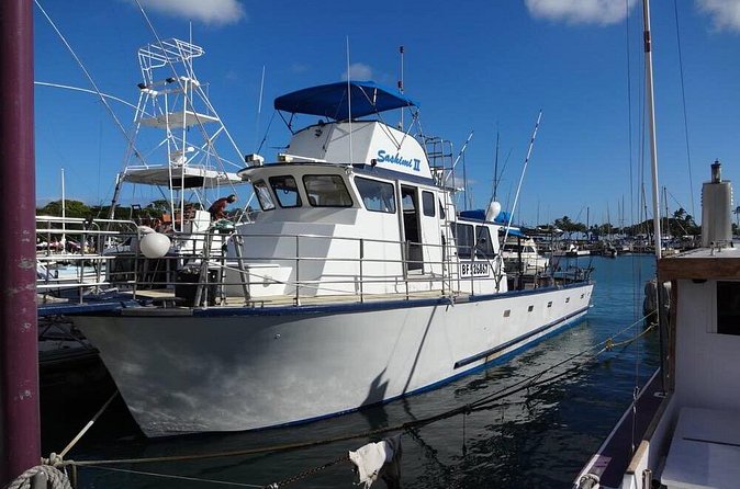 3-Hour Honolulu Bottom Fishing Adventure - The Crew and Guide Assistance