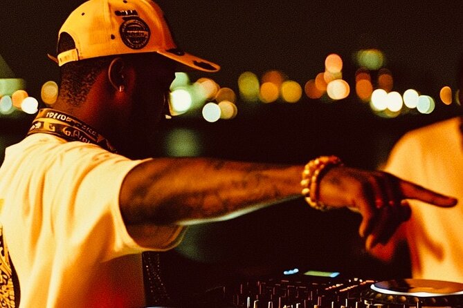 3-Hour Miami Hip-Hop Yacht Party with Open Bar - Key Points