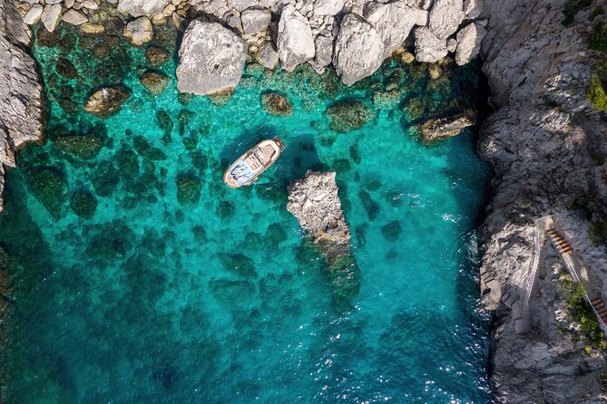 3-hour private boat tour of Capri - Local Sailors and Guides Sharing Secrets