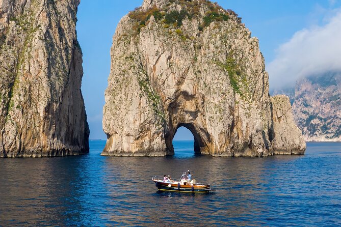 3-hour private boat tour of Capri - The Experience from Start to Finish