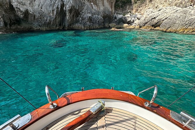 3 hour private boat tour on the island of Capri - Key Points