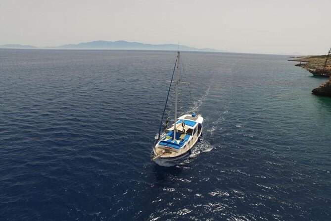 3-Hour Private Sunset Boat Tour With Dinner in Bodrum - The Crew and Service Quality