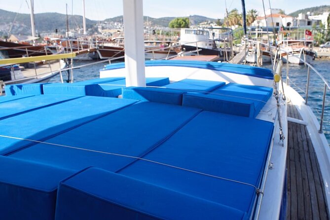 3-Hour Private Sunset Boat Tour With Dinner in Bodrum - The Boat and Comfort Level
