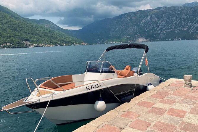 3 Hour Speed Boat Tour to Blue Cave with WiFi and Drinks - Onboard Comforts and Practicalities