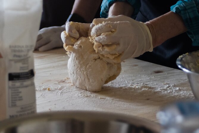 3-hour Tuscan Cooking Class with Wine & Oil Tasting - Key Points