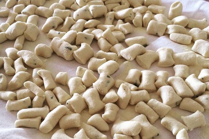 3-hour Tuscan Cooking Class with Wine & Oil Tasting - The Dining Experience in a Rustic Setting