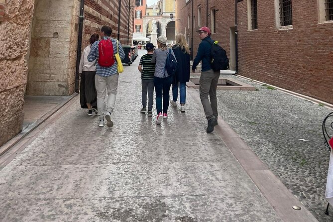 3-Hour Walking Tour with Guide Discovering Verona - The Political Heart: Piazza dei Signori