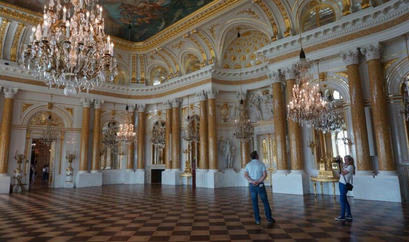 3 hour: Warsaw Old Town with Royal Castle /inc. Pick-up/ - The Castle Square and the Royal Route’s Heritage