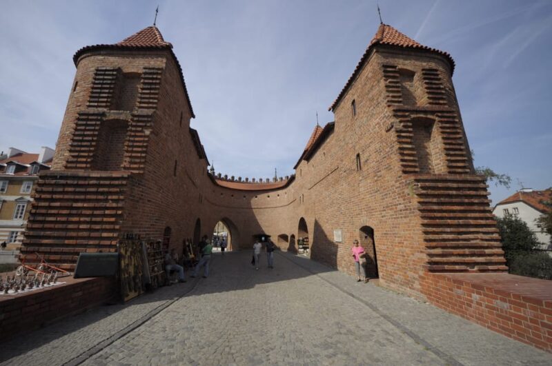 3 hour: Warsaw Old Town with Royal Castle /inc. Pick-up/ - Small Group or Private Tour: Tailoring Your Warsaw Experience