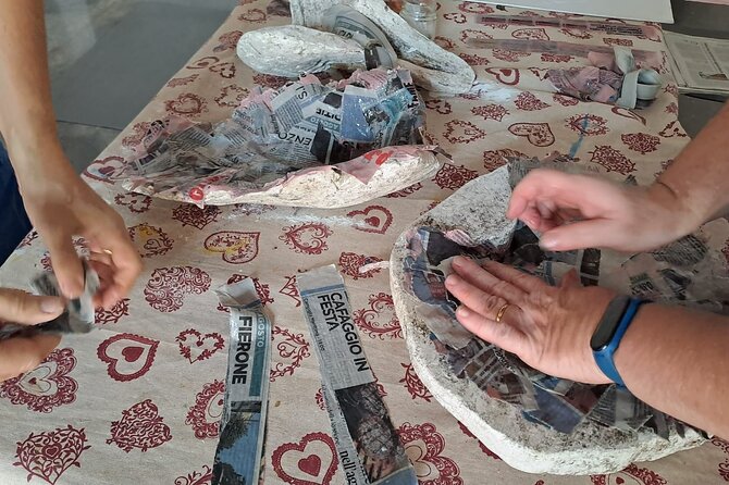 3 Hours Art Creation: Papier-mâché in the Studio in Pietrasanta - Decorating a Ready-made Piece to Take Home