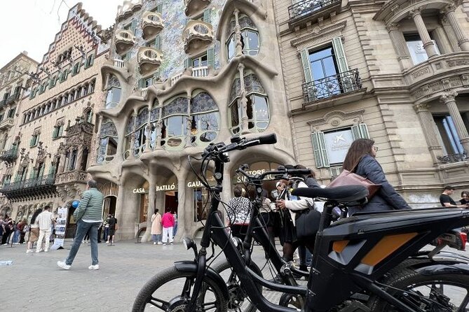 3 Hours Barcelona Guided Gaudi E-Bike Tour - Iconic Sight: Basilica de la Sagrada Familia