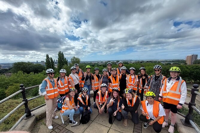 3 Hours Football Stadiums E-Bike Tour in United Kingdom - Visiting Anfield: An Iconic Football Venue
