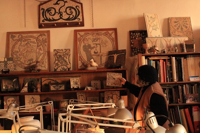 3 Hours Mosaic Workshop in Trastevere - Group Size and Atmosphere
