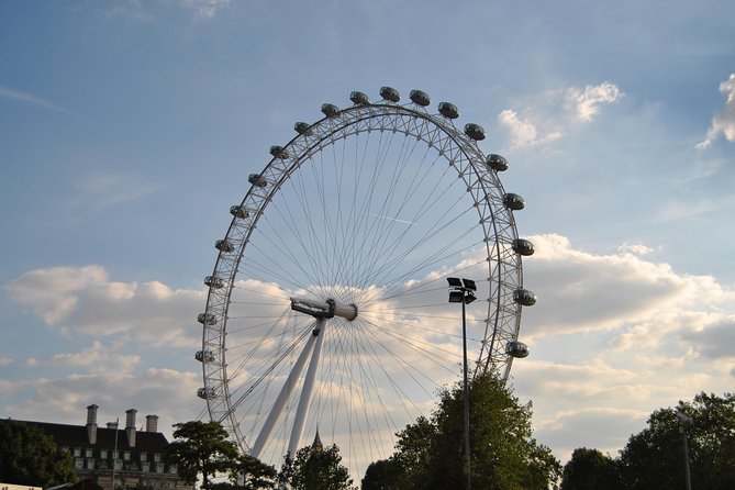 3 hours private walking tour of London - Exploring Westminster Abbey from the Outside
