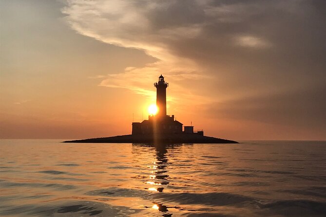 3 Hours Private Wine and Sunset Tour - The Role of the Marine Biologist Guide