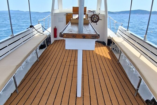 3 Island Tour Swim and Snorkel with Drinks on Traditional Boat - Drinks and Snorkeling Equipment Included