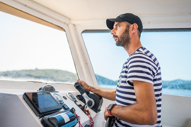 3 Islands Tour - HopOnHopOff - Daily Ticket - Onboard Experience and Views