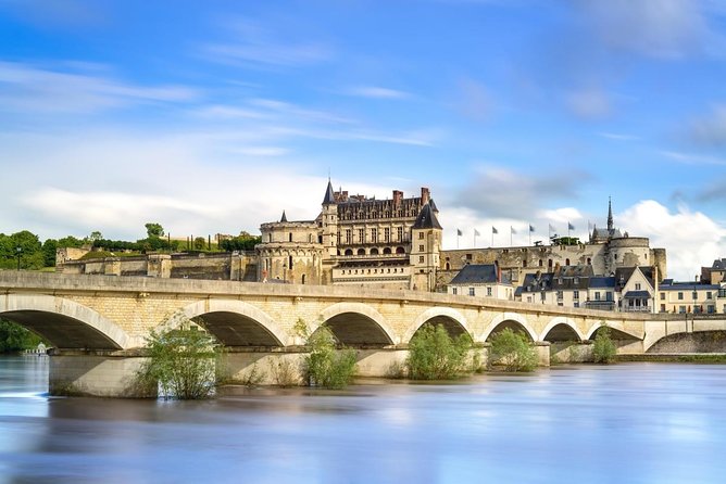 3 Loire Castles Live Guided Small group trip by minivan Winery - Key Points