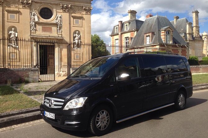 3 Loire Castles Live Guided Small group trip by minivan Winery - Accessibility and Physical Considerations
