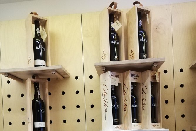 3 table wines & 5 Port wines + Tapas - Flexibility and Personal Engagement with the Private Guide