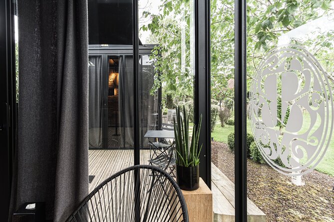 30-minute Relaxing Treatment in Burgundy - Key Points