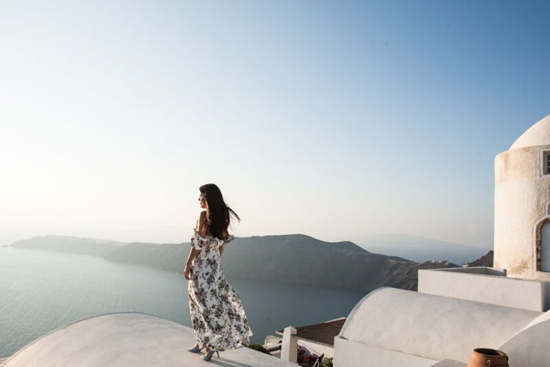 30 Photoshoot in Oia! 30 edited photos! Effortless & Fun! - Key Points
