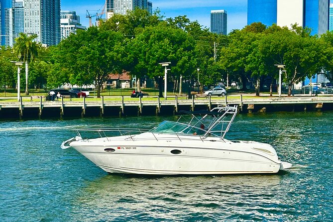 31-foot Miami Private Boat Rental for 12 People - Explore Miami from a Private 31-Foot Yacht with Up to 12 Guests